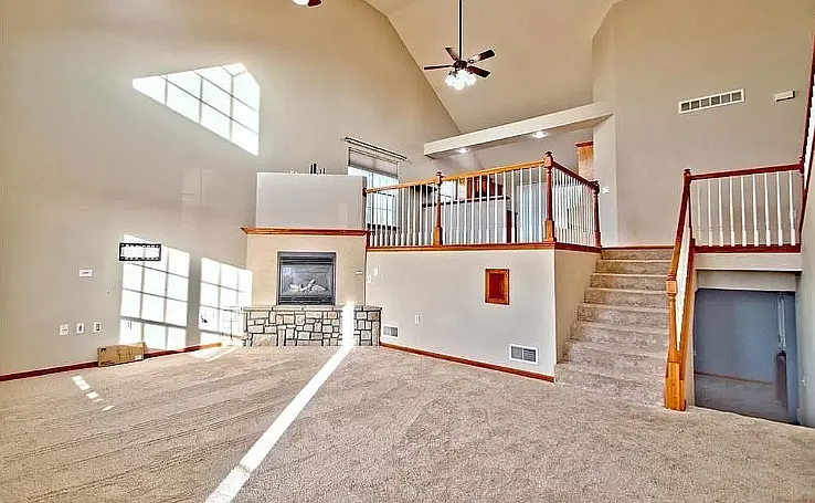 1912 Country Ridge Dr — Photo 3