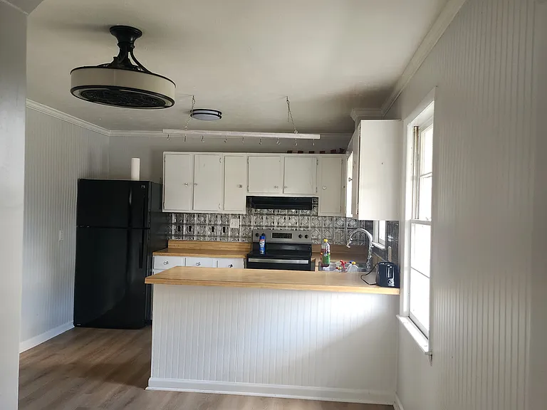 230 Vineland Dr — Photo 5