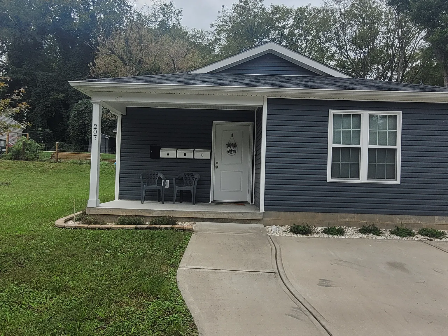 207 Watkins St — Photo 3