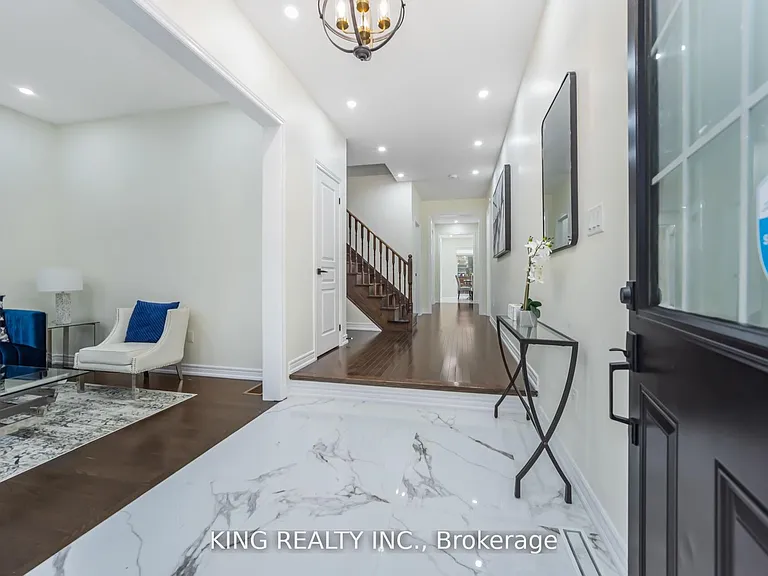 52 Haverstock Cres — Photo 4