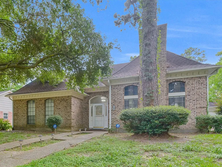 12407 Rosehill Ln — Photo 3