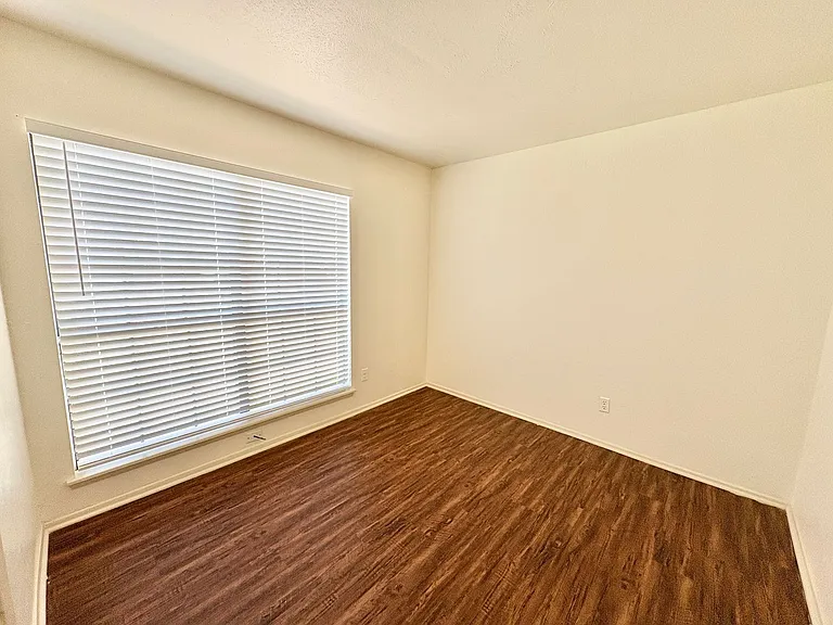 658 Stonehenge Dr — Photo 15