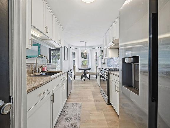 3rd image of 1094 Valencia Ct