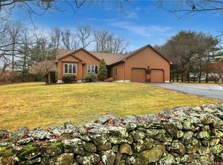 2575 Huntington Rd, Trumbull, CT 06611