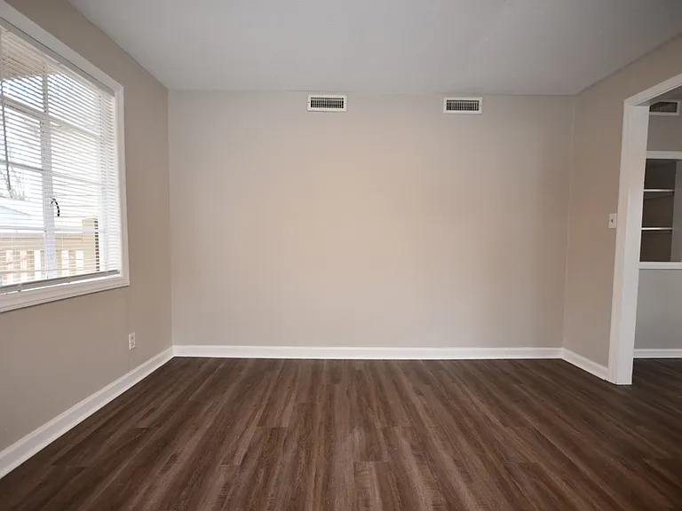 716 Henderson Ave — Photo 9