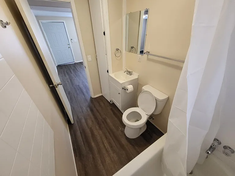 105 Baxter St — Photo 10