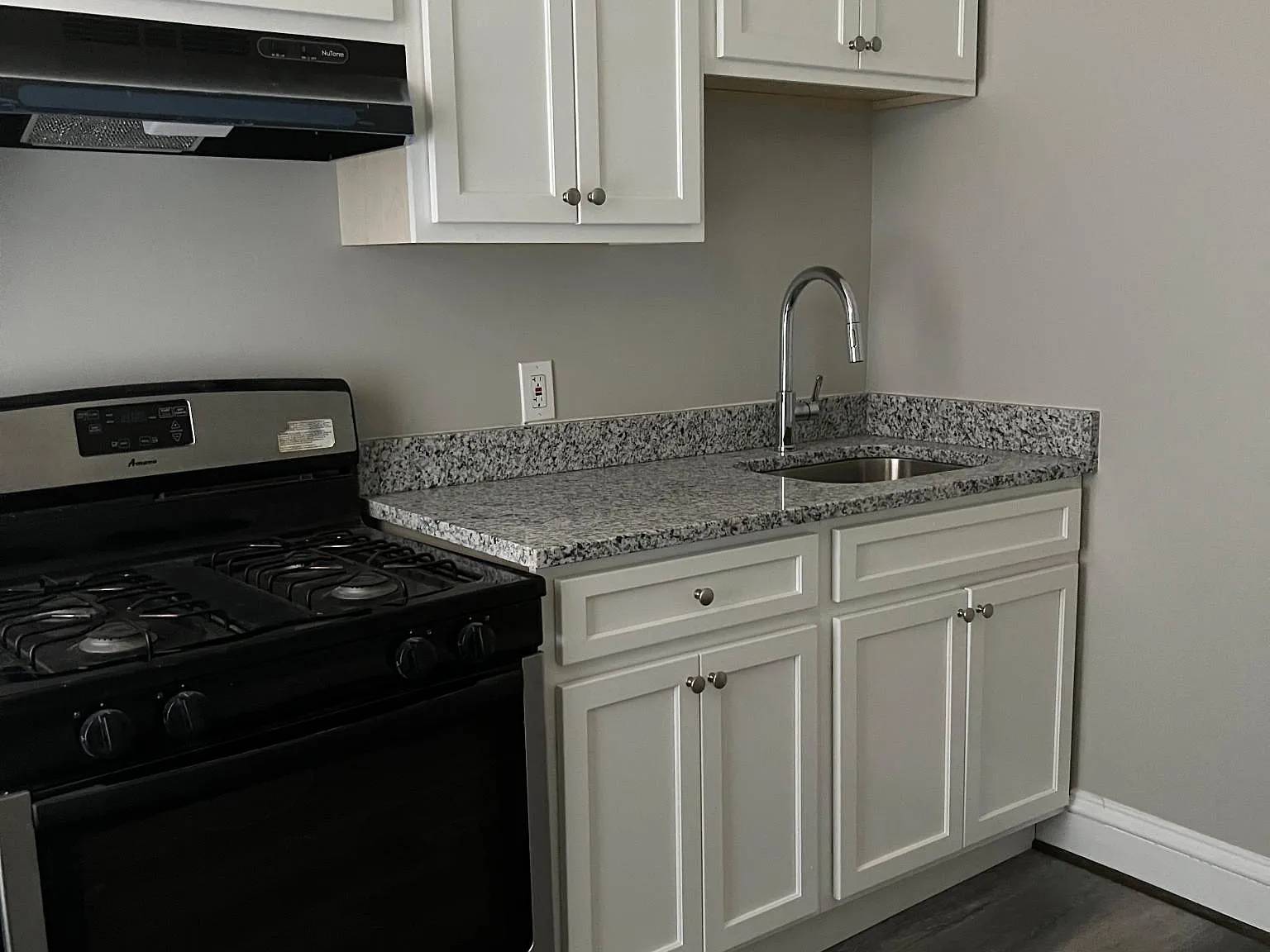 2 bed, 940 sqft, $1,600 — Photo 3