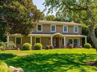 3 Meadowfarm Rd, East Islip, NY 11730