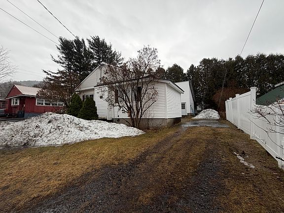 3rd image of 32 Phillips Ct