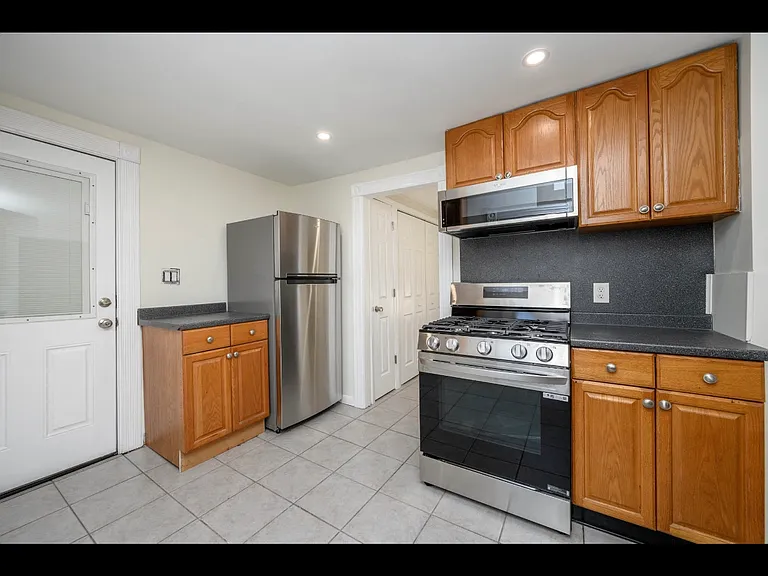 230 John St #2 — Photo 22