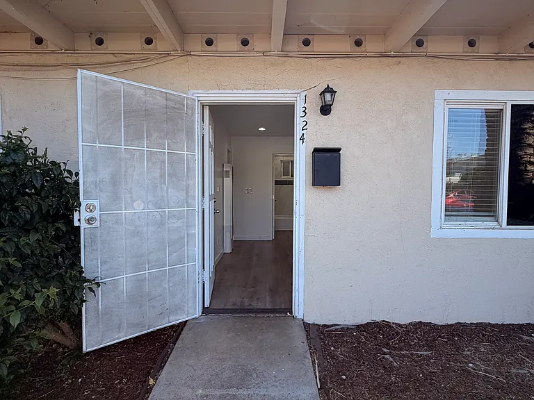 1324 Addison St — Photo 13