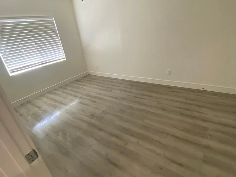 546 N Barbara Ave — Photo 14