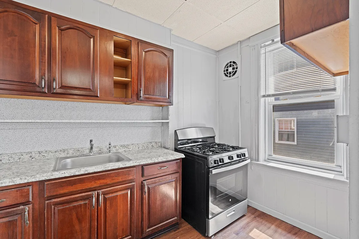 Building Photo - 61 Clendenny Ave #2