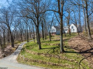 404 Dervin Ln, Glen Gardner, NJ