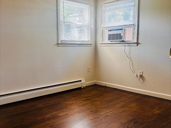5th image of 22 Grasmere Ave Floor 1
