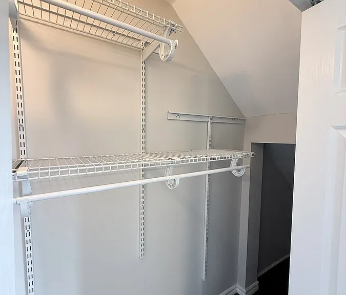 1677 Victoria Ave — Photo 37