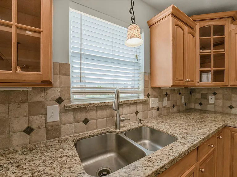 14915 Chadbourne Dr — Photo 17