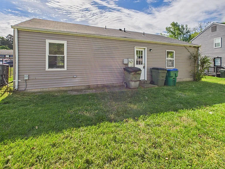 2336 Sara Ln — Photo 27