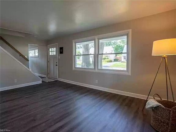 3rd image of 1869 Windsor St