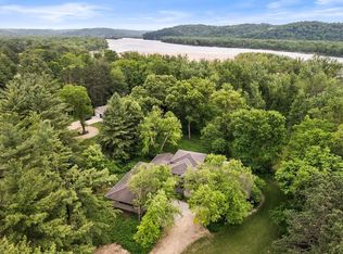 E4725 Riverside Dr, Spring Green, WI 53588