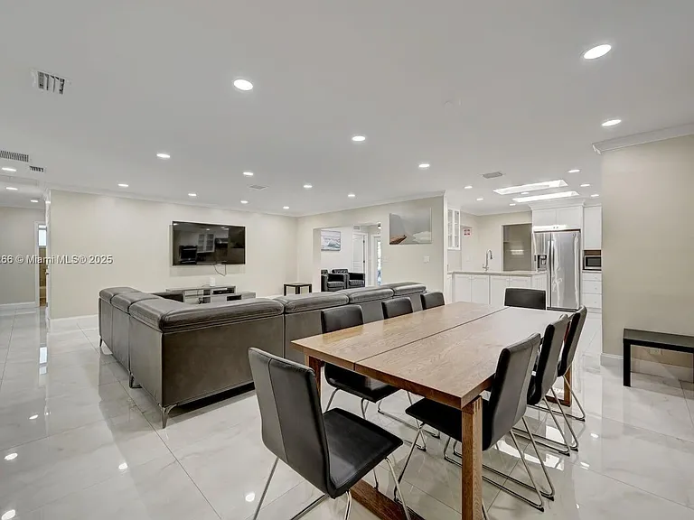 1311 Rodman St — Photo 22