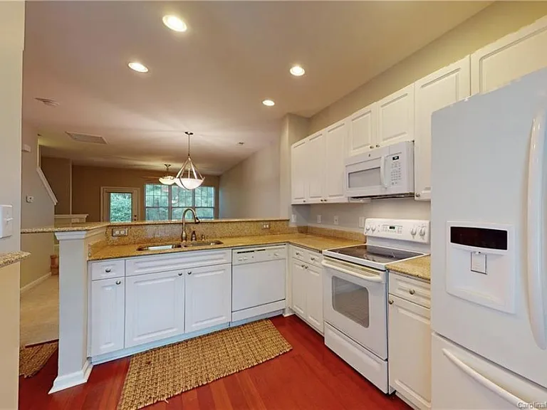 15250 Coventry Court Ln — Photo 3