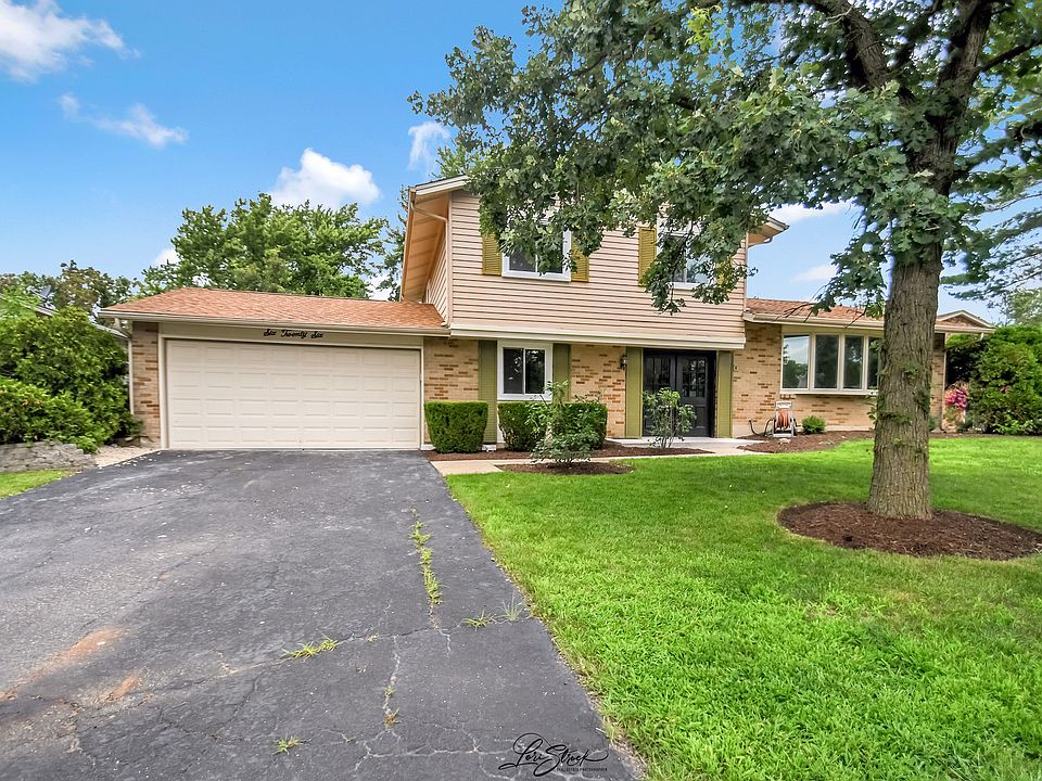 1st image of 626 Derbyshire Ln