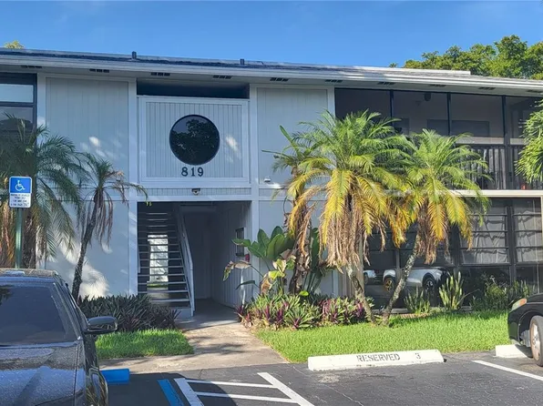 819 NE 199th St #6-101, Miami, FL 33179