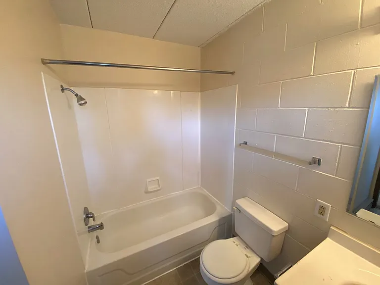 422 N Cedar Ave — Photo 17