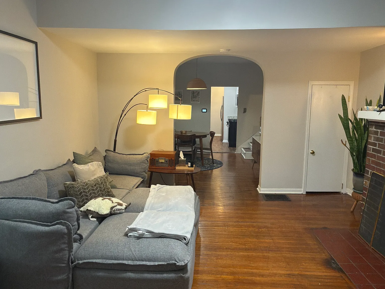 2 bed, 1.5 bath, 1100 sqft, $1,400 — Photo 3