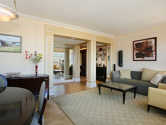 3rd image of 160 W 66th St APT 39F