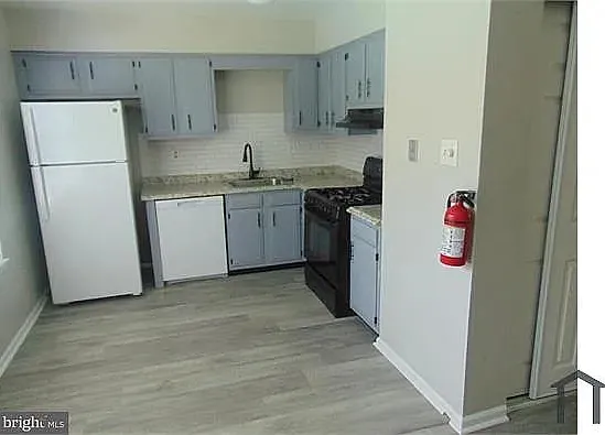 24 Hopewell Ln, Unit B — Photo 2