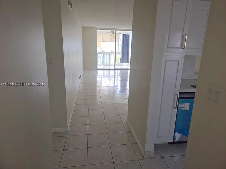 320 NE 12th Ave #703 — Photo 4