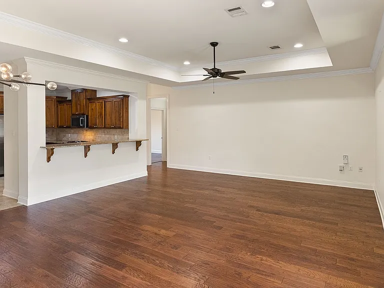 7945 Seville Ct — Photo 9