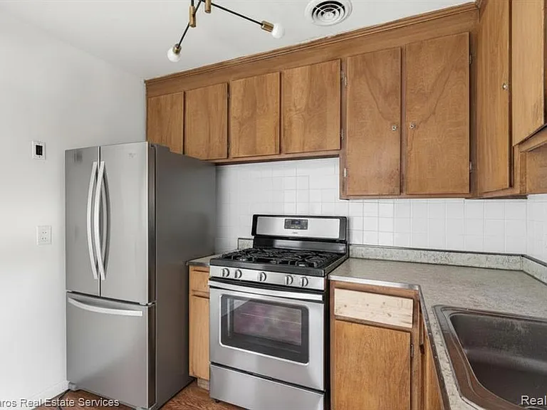 17160 Gravier St — Photo 3