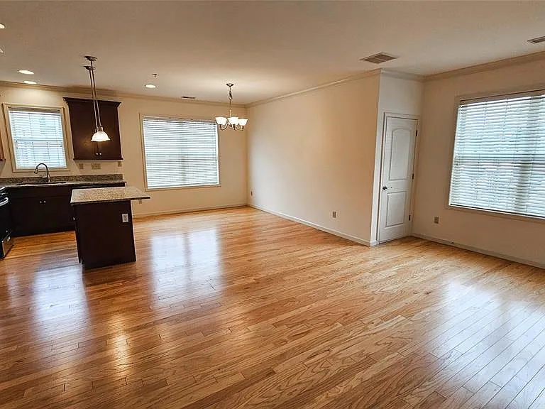 105 Canter Ct — Photo 3