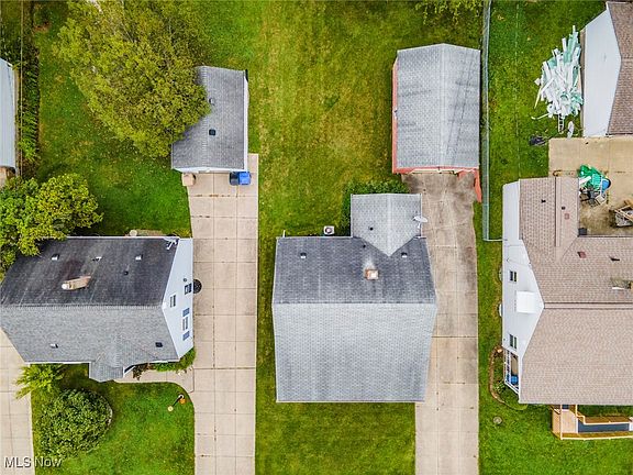 5th image of 329 Van Buren Ave
