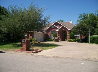 801 Cedar Creek Cir, Bonham, TX 75418