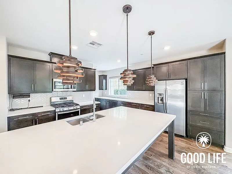 4 bed, 3.0 bath, 2928 sqft, $5,745 — Photo 4