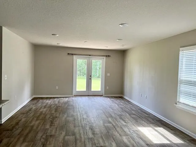 5 bed, $2,550 — Photo 2