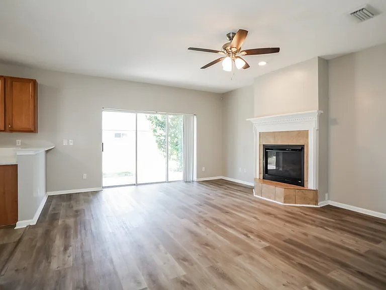 880 Thoroughbred Dr — Photo 6