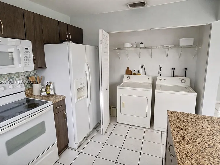 10900 NW 7th St #101 — Photo 3