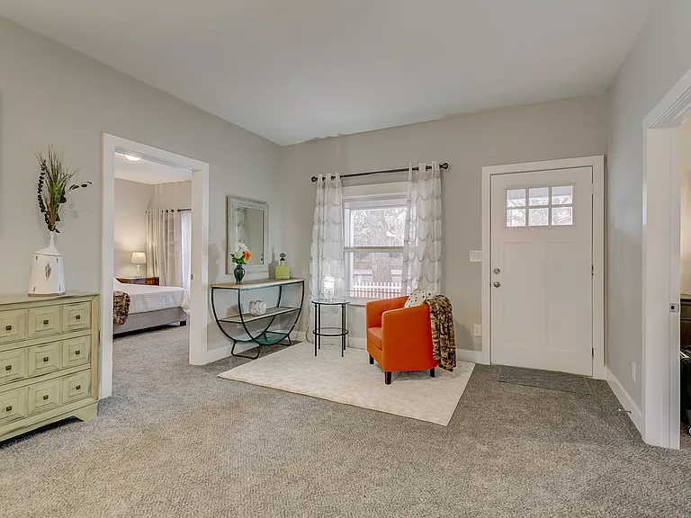 439 N Walnut St — Photo 27
