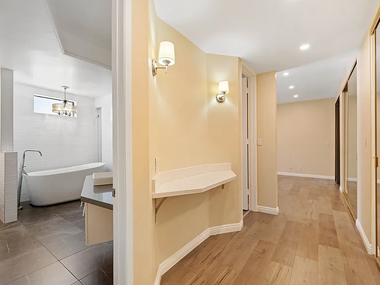 5340 Yarmouth Ave #108 — Photo 25