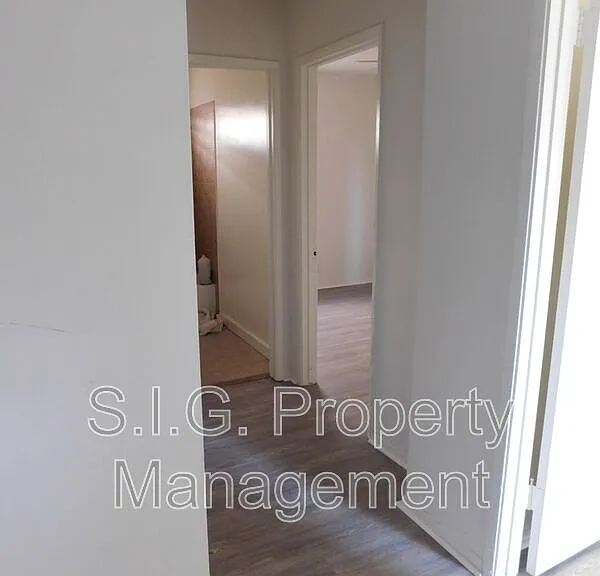 417 E Elmwood Ave #B — Photo 5