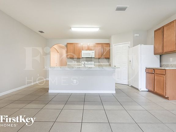 5th image of 4718 Kennett St