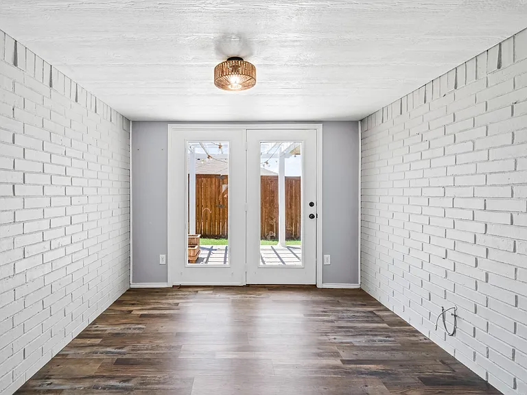 10702 Akron Ave — Photo 27