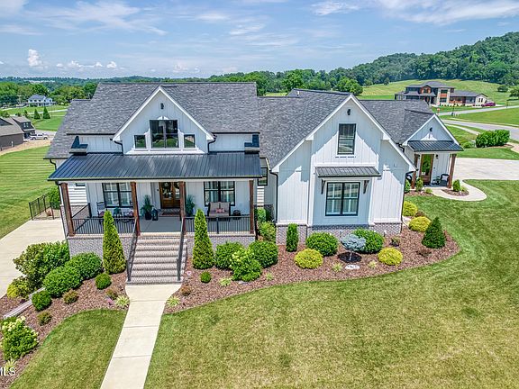 2nd image of 1385 Chadsworth Ln