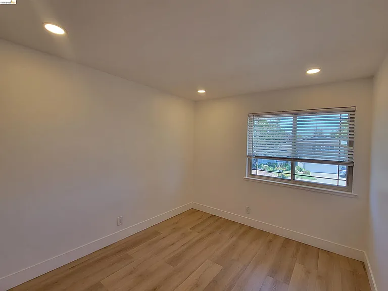 2210 Sierra Ct — Photo 15