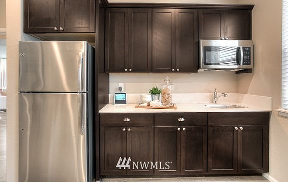 5th image of 2759 Christianson Street #24